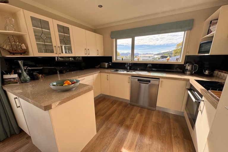 Photo of property in 255 Waikawa Road, Waikawa, Picton, 7220