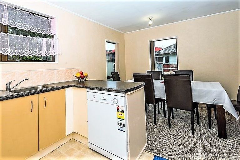 Photo of property in 2/190 Te Irirangi Drive, Flat Bush, Auckland, 2019