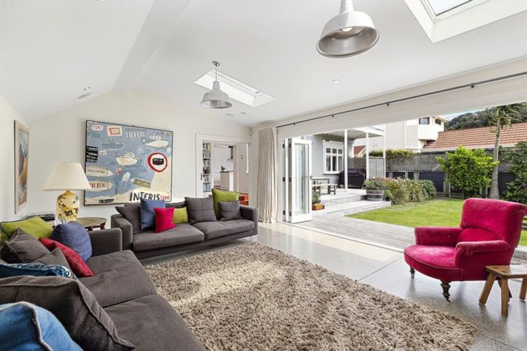 Photo of property in 45 Burnham Street, Seatoun, Wellington, 6022