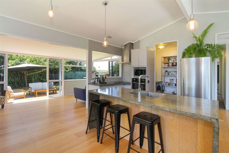 Photo of property in 11 Taihiki Road, Clarks Beach, 2122