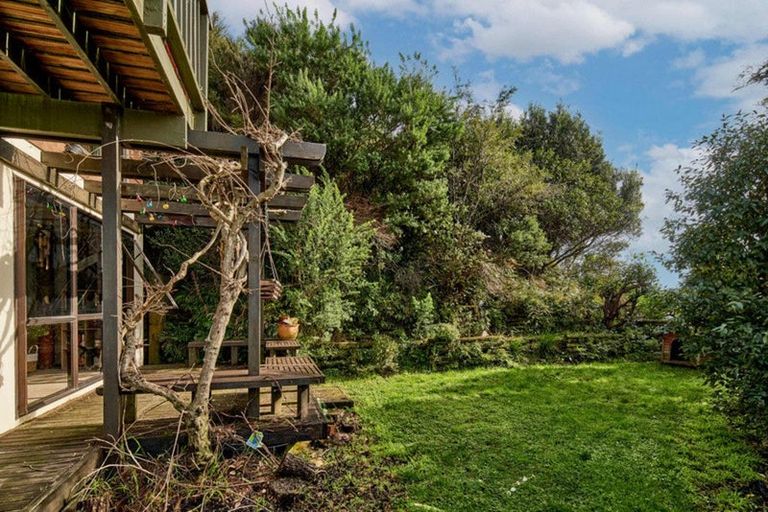 Photo of property in 9 Kenef Road, Paremata, Porirua, 5024