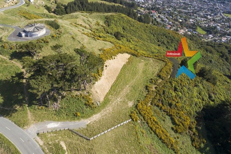 Photo of property in 201 Bing Lucas Drive, Tawa, Wellington, 5028