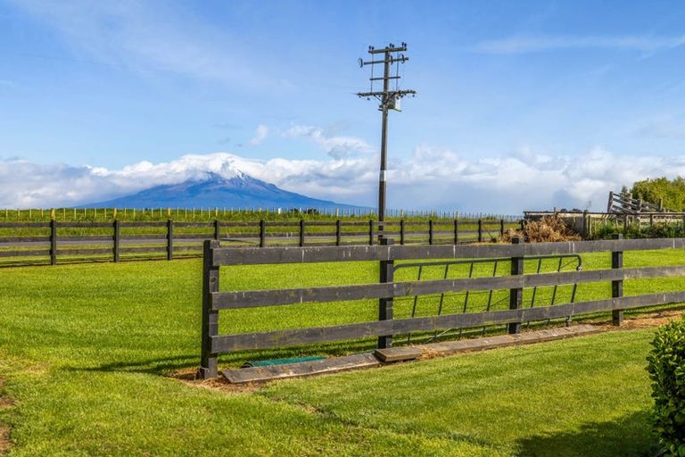 Photo of property in 1 Larlin Drive, Hawera, 4675