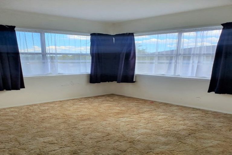 Photo of property in 14 Zita Maria Drive, Massey, Auckland, 0614