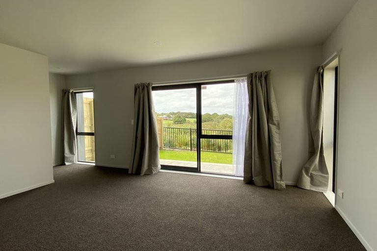 Photo of property in 34 Matawhanga Drive, Wattle Downs, Auckland, 2103