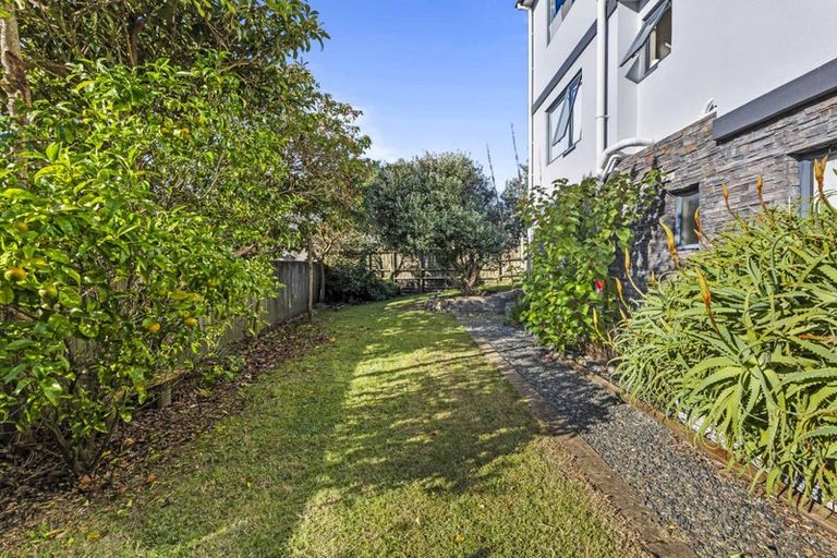 Photo of property in 19 Woodside Avenue, Northcote, Auckland, 0627