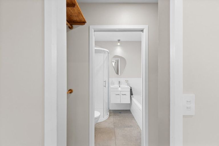 Photo of property in 17 East Street, Terrace End, Palmerston North, 4410