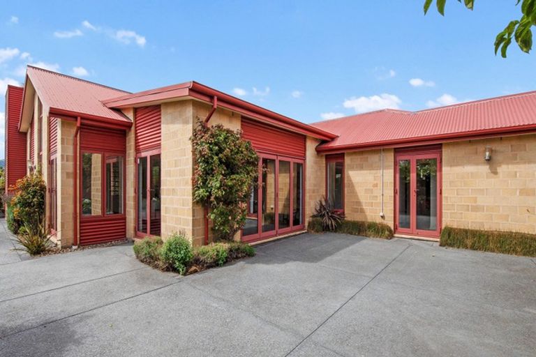 Photo of property in 86 Milns Road, Halswell, Christchurch, 8025