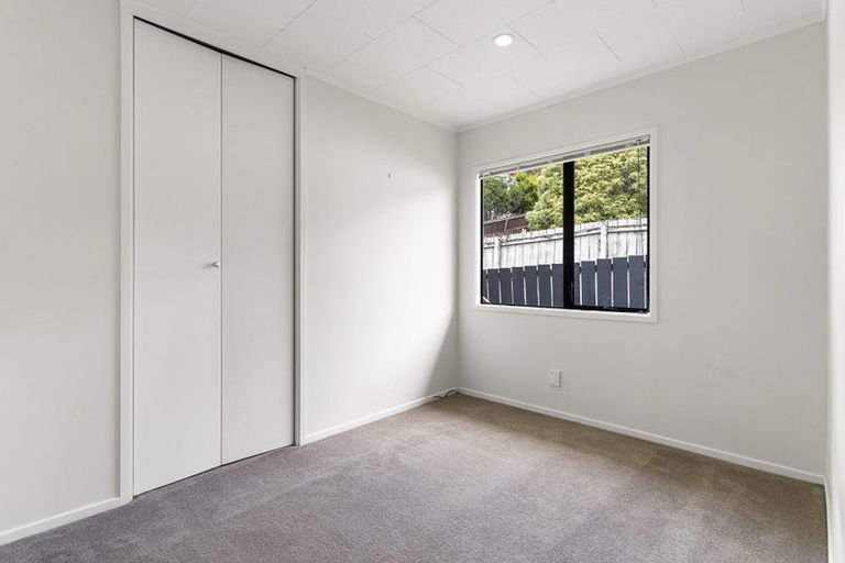 Photo of property in 1/19 Exeter Place, Unsworth Heights, Auckland, 0632