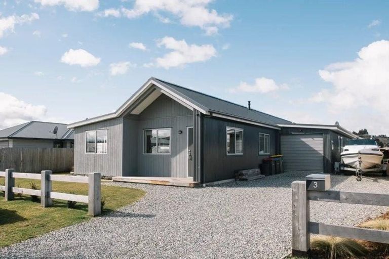 Photo of property in 3 Kingfisher Crescent, Albert Town, Wanaka, 9305