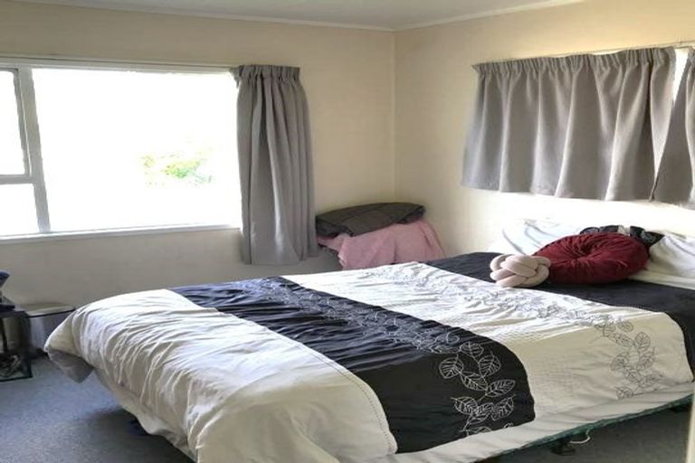 Photo of property in 30 Sungrove Rise, Sunnyvale, Auckland, 0612