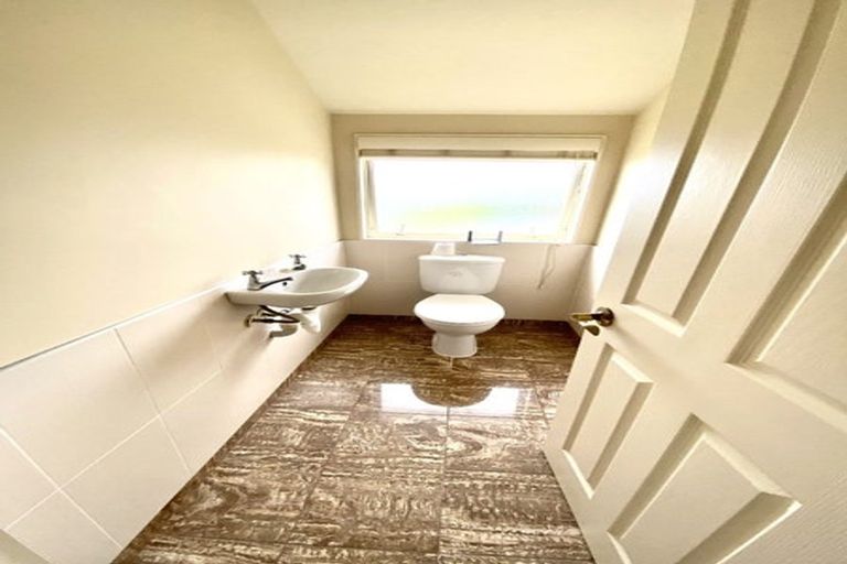 Photo of property in 7 Kawai Rise, Te Atatu Peninsula, Auckland, 0610