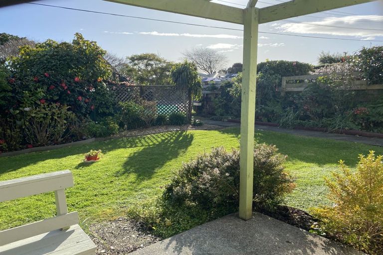 Photo of property in 15 Winara Avenue, Waikanae, 5036
