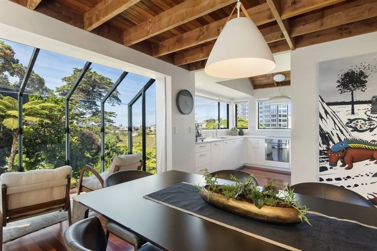 Photo of property in 17b Rangitoto Terrace, Milford, Auckland, 0620