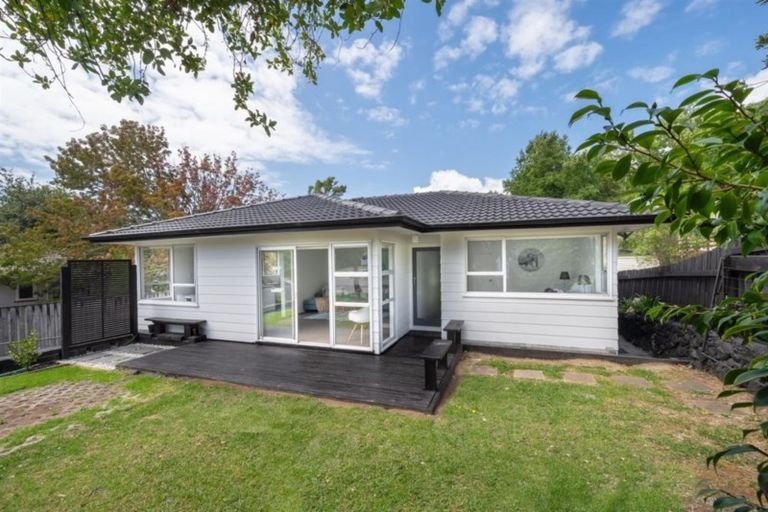 Photo of property in 9 Juniper Road, Sunnynook, Auckland, 0620