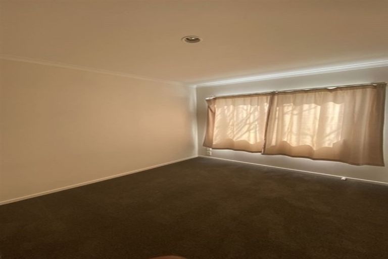 Photo of property in 7a La Perouse Street, Botany Downs, Auckland, 2010
