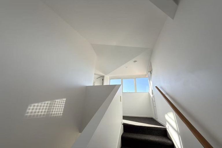 Photo of property in 1/80 Knights Road, Rothesay Bay, Auckland, 0630