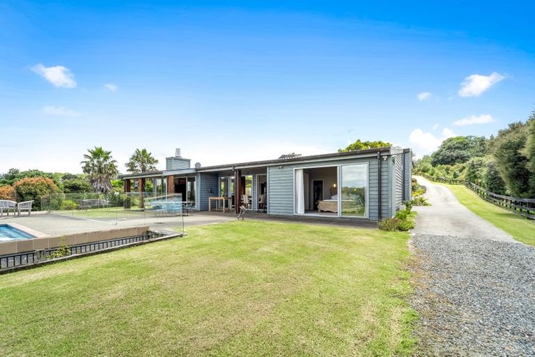 Photo of property in 923 Takatu Road, Tawharanui Peninsula, Warkworth, 0986