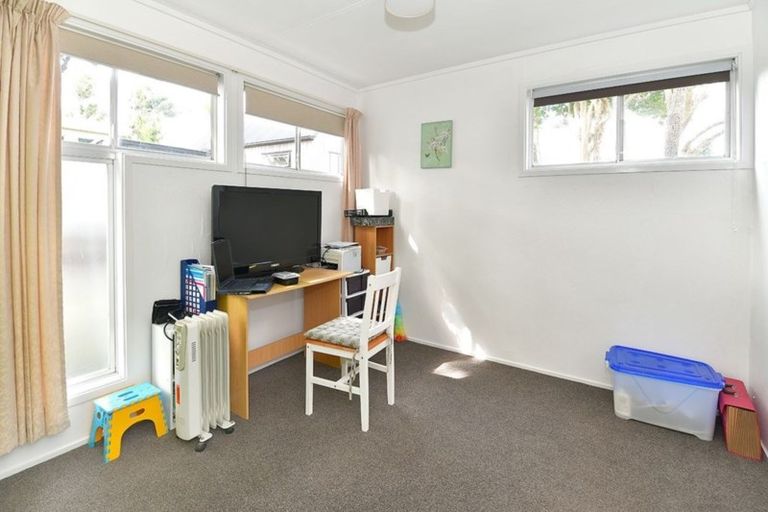 Photo of property in 2/8 Rewi Street, Torbay, Auckland, 0630