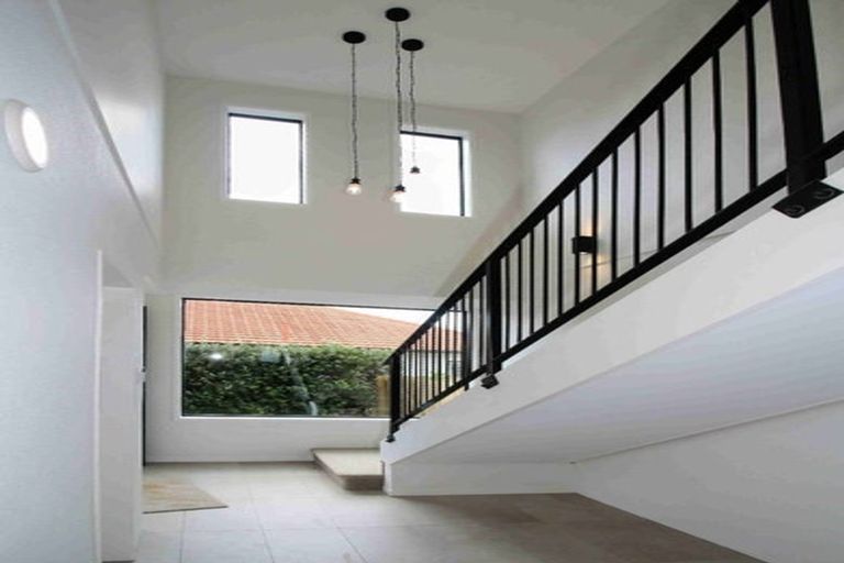 Photo of property in 1/122a Bucklands Beach Road, Bucklands Beach, Auckland, 2012