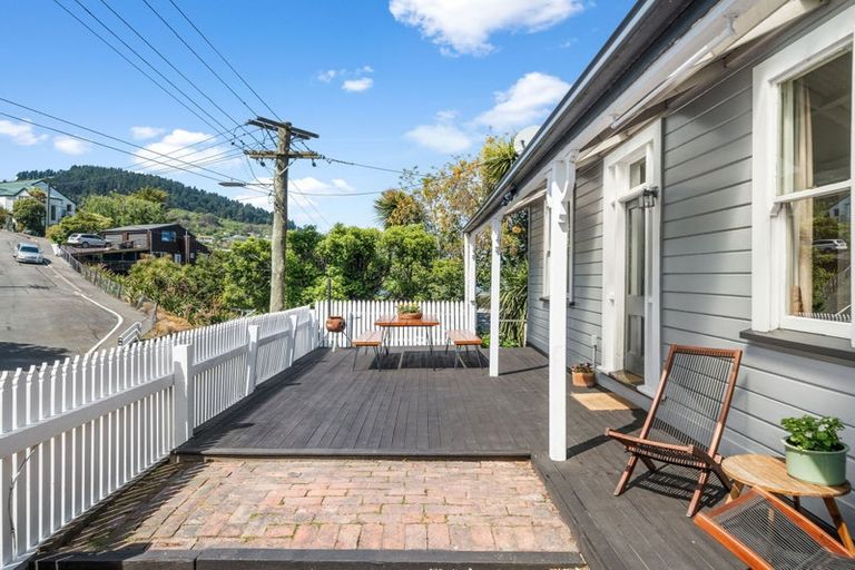 Photo of property in 19 Hawkhurst Road, Lyttelton, 8082