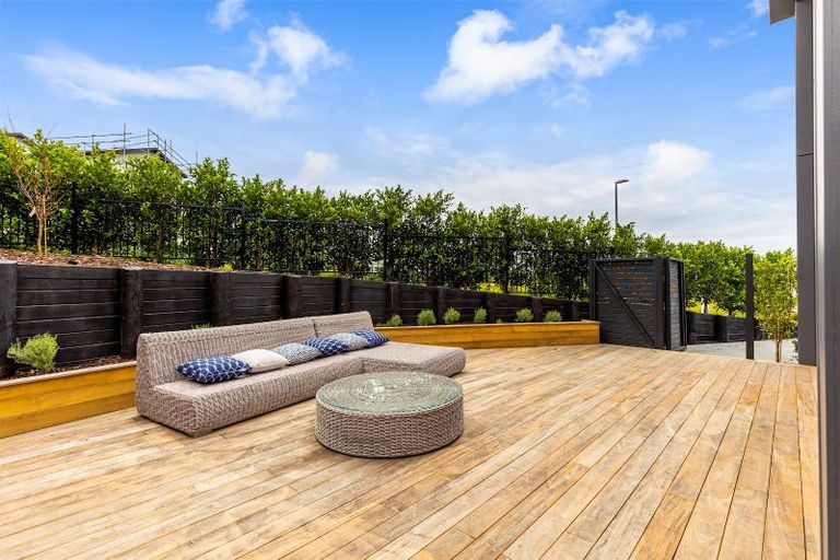 Photo of property in 17 Arawaru Avenue, Wainui, 0992