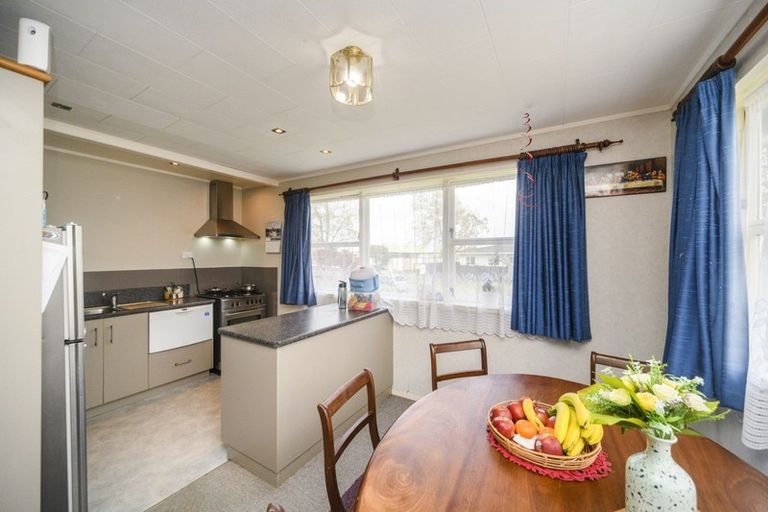 Photo of property in 33 Suzanne Grove, Kelvin Grove, Palmerston North, 4414