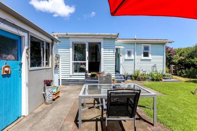 Photo of property in 17 Record Street, Fitzroy, New Plymouth, 4312