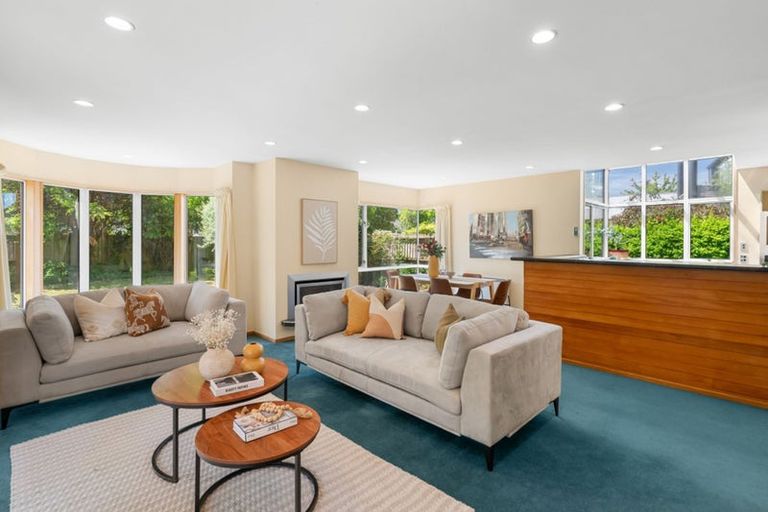 Photo of property in 11 Brockhall Lane, Avonhead, Christchurch, 8042