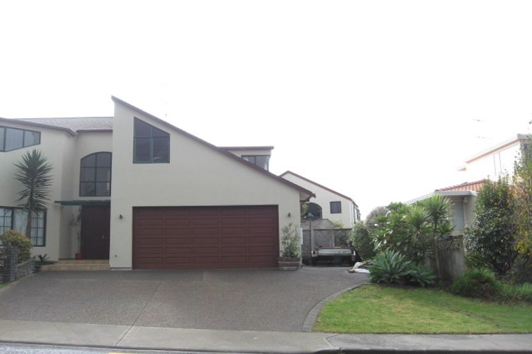 Photo of property in 2 Beach Road, Mellons Bay, Auckland, 2014
