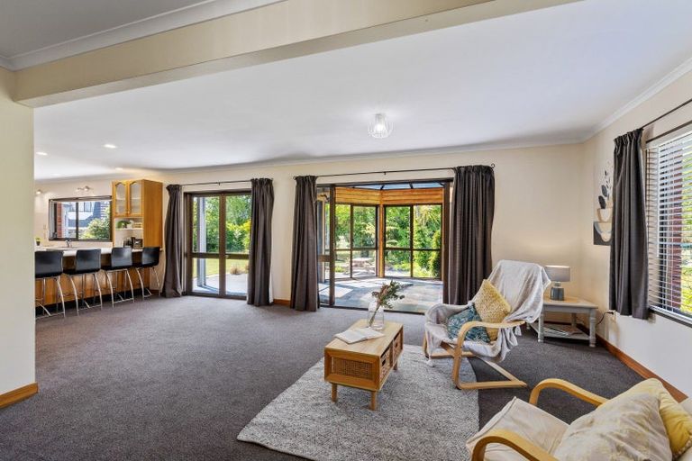 Photo of property in 17 Hind Place, Hokowhitu, Palmerston North, 4410