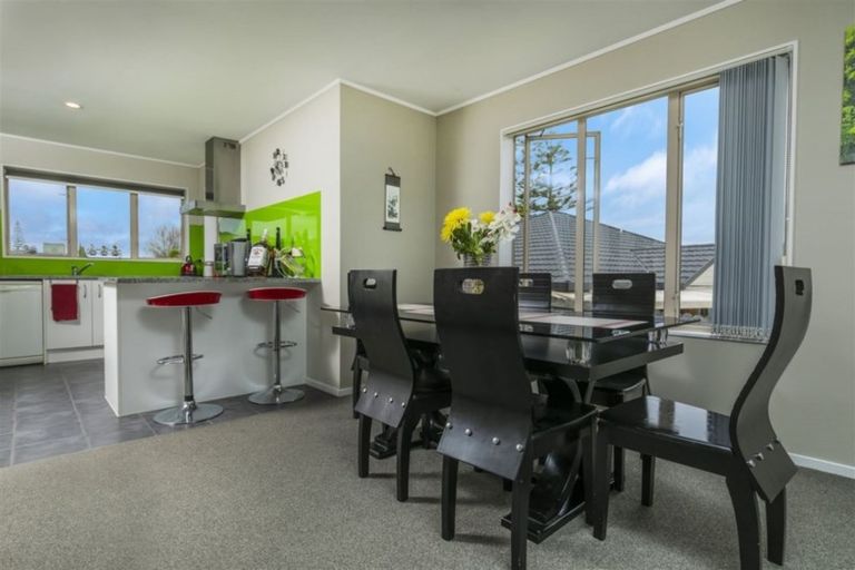Photo of property in 78 Kingdale Road, Henderson, Auckland, 0610