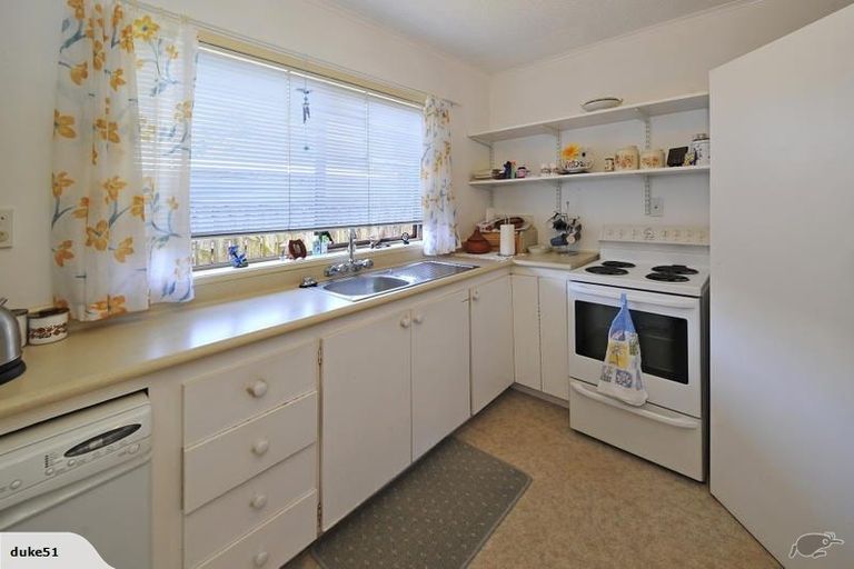 Photo of property in 2/12 Waimai Avenue, Weymouth, Auckland, 2103