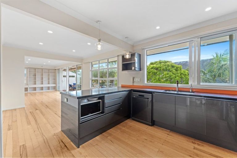 Photo of property in 1a Muritai Road, Milford, Auckland, 0620