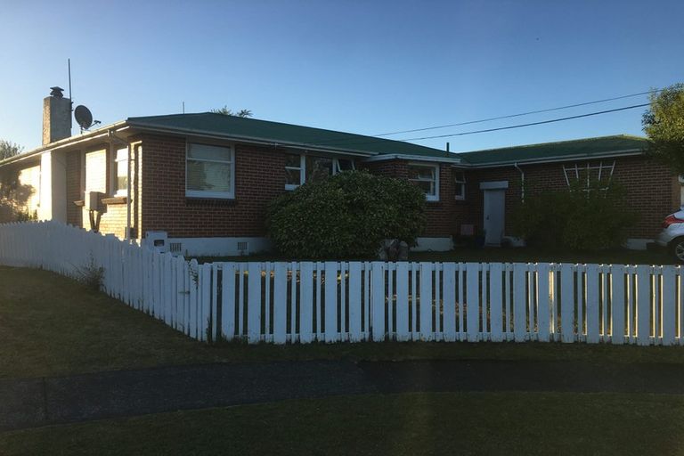 Photo of property in 41 Dowling Grove, Silverstream, Upper Hutt, 5019