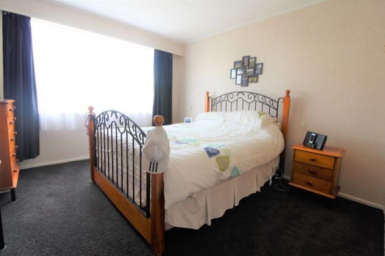 Photo of property in 17 Grange Street, Winton, 9720