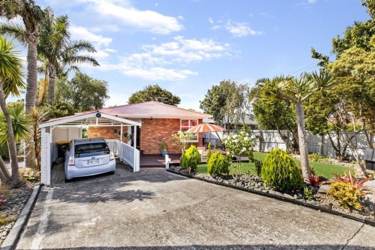 Photo of property in 2/6 Patons Road, Howick, Auckland, 2014