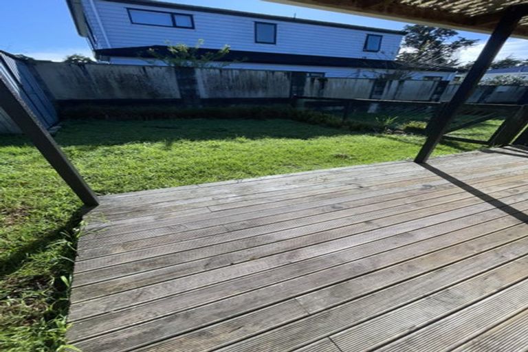 Photo of property in 1/52 Glen Road, Ranui, Auckland, 0612