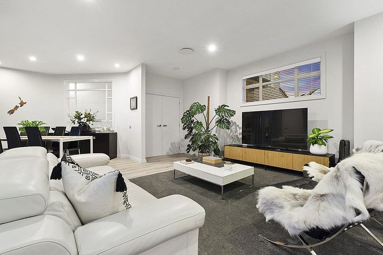 Photo of property in 3/309 Beach Road, Campbells Bay, Auckland, 0630