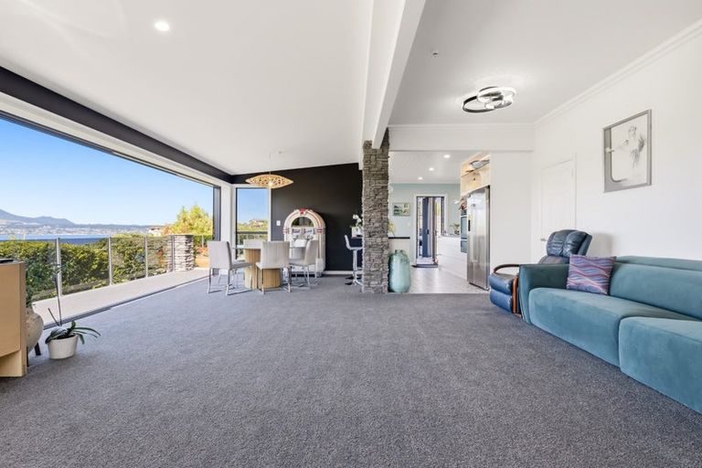 Photo of property in 2 Scenic Heights, Acacia Bay, Taupo, 3330