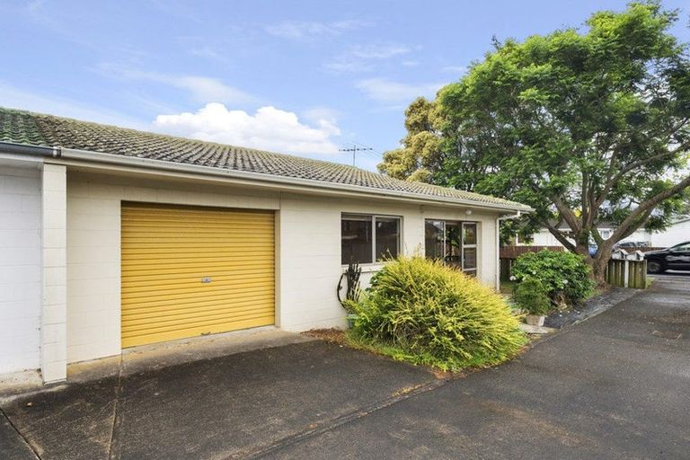 Photo of property in 64a Muir Avenue, Mangere Bridge, Auckland, 2022