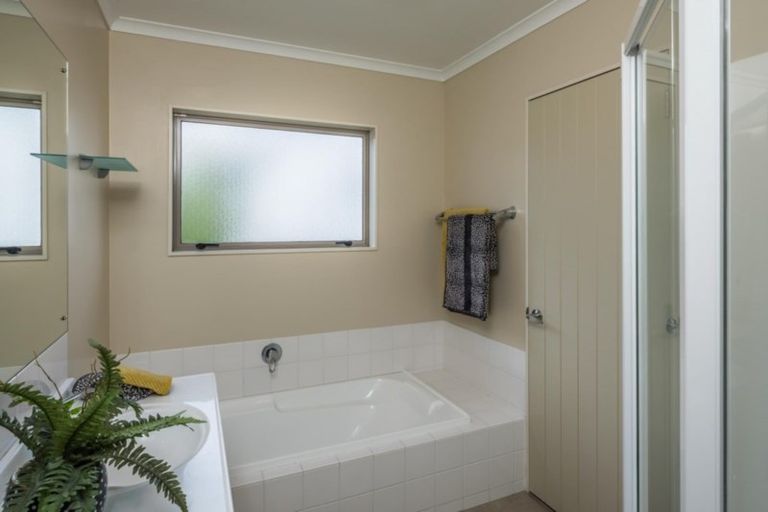 Photo of property in 52 Martin Road, Paraparaumu Beach, Paraparaumu, 5032