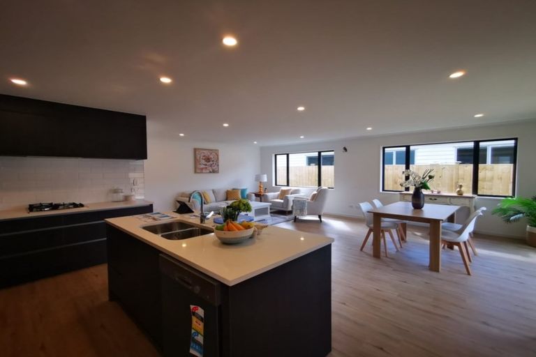 Photo of property in 12 Ropere Street, Kumeu, 0810