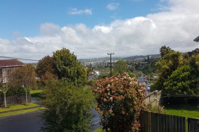 Photo of property in 204 East Coast Road, Forrest Hill, Auckland, 0620