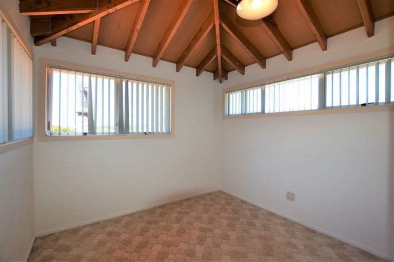 Photo of property in 25 Stottholm Road, Titirangi, Auckland, 0604