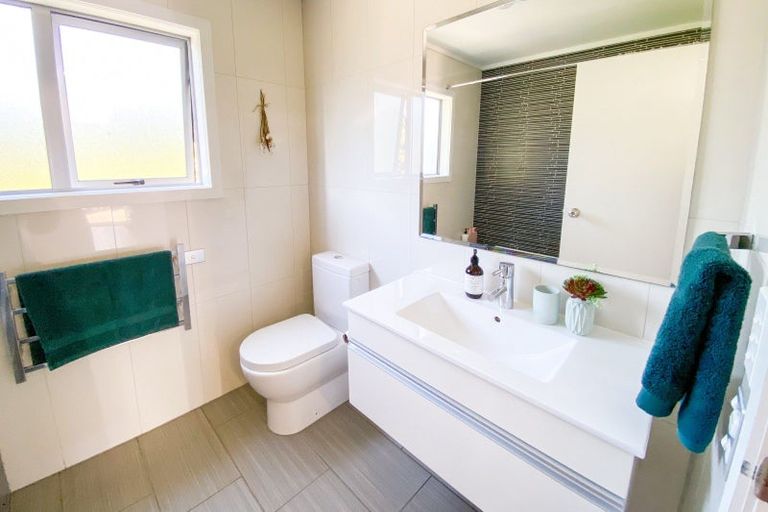 Photo of property in 33 Whaanga Road, Raglan, 3297