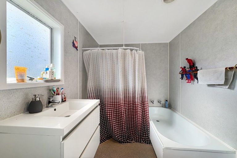 Photo of property in 4 Maple Place, Aramoho, Whanganui, 4500