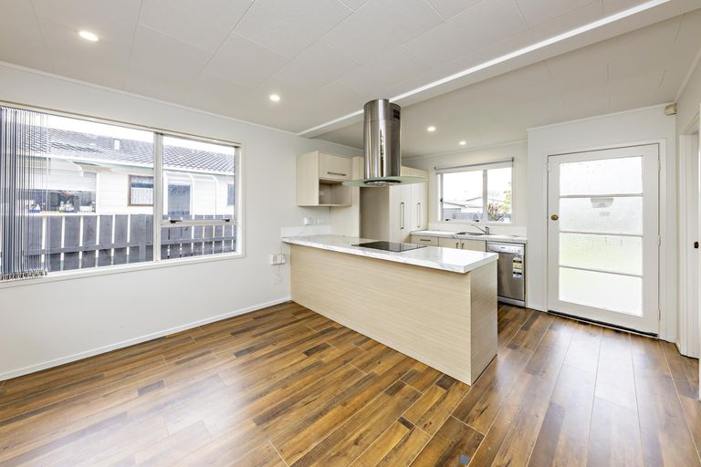 Photo of property in 438 Roscommon Road, Clendon Park, Auckland, 2103