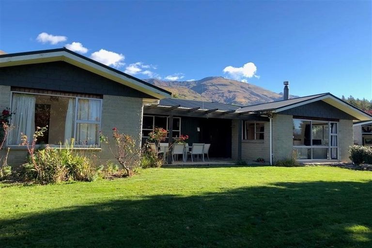 Photo of property in 27 Sargood Drive, Wanaka, 9305