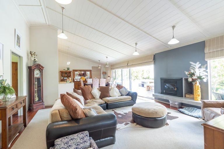 Photo of property in 1 Holden Way, Fitzherbert, Palmerston North, 4471